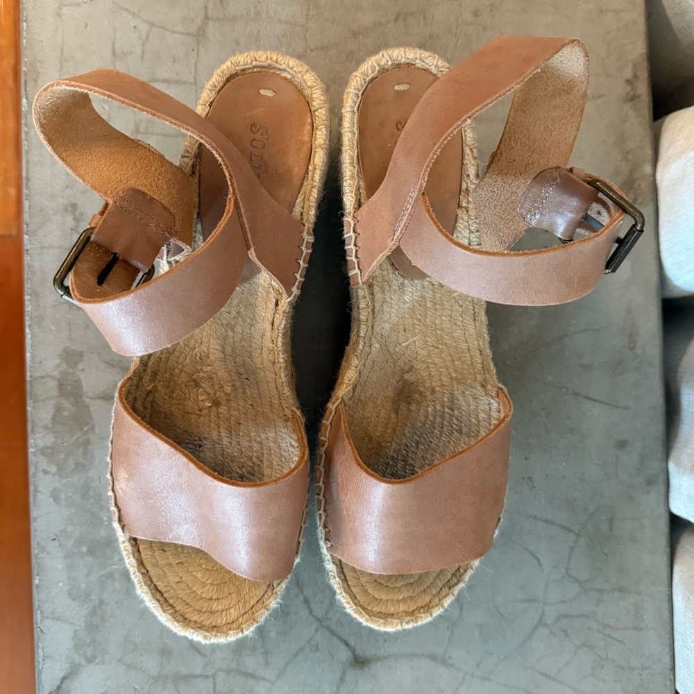 Original Soludos flat form natural leather sandal